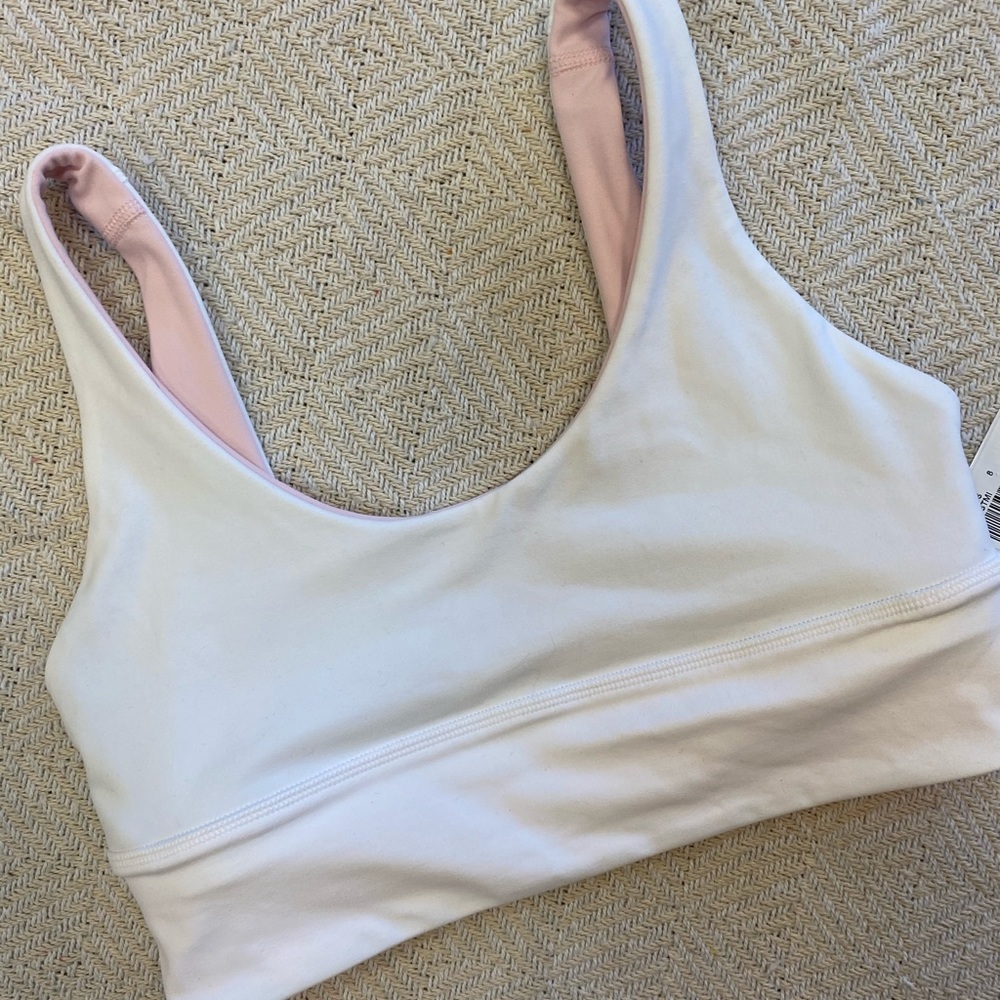 LULULEMON ALIGN REVERSIBLE BRA IN WHITE/STRAWBERRY MILKSHAKE NWT - SIZE 8 - Picture 4 of 4